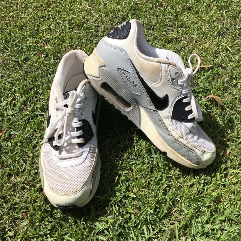 Nike Women’s Air Max 90 Essential Shoes